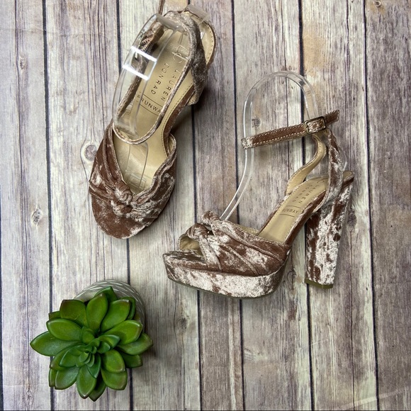 LC Lauren Conrad Shoes - Lauren Conrad Rosinca Pink Velvet Chunky Heels 6